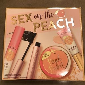 Too faced makeup kit